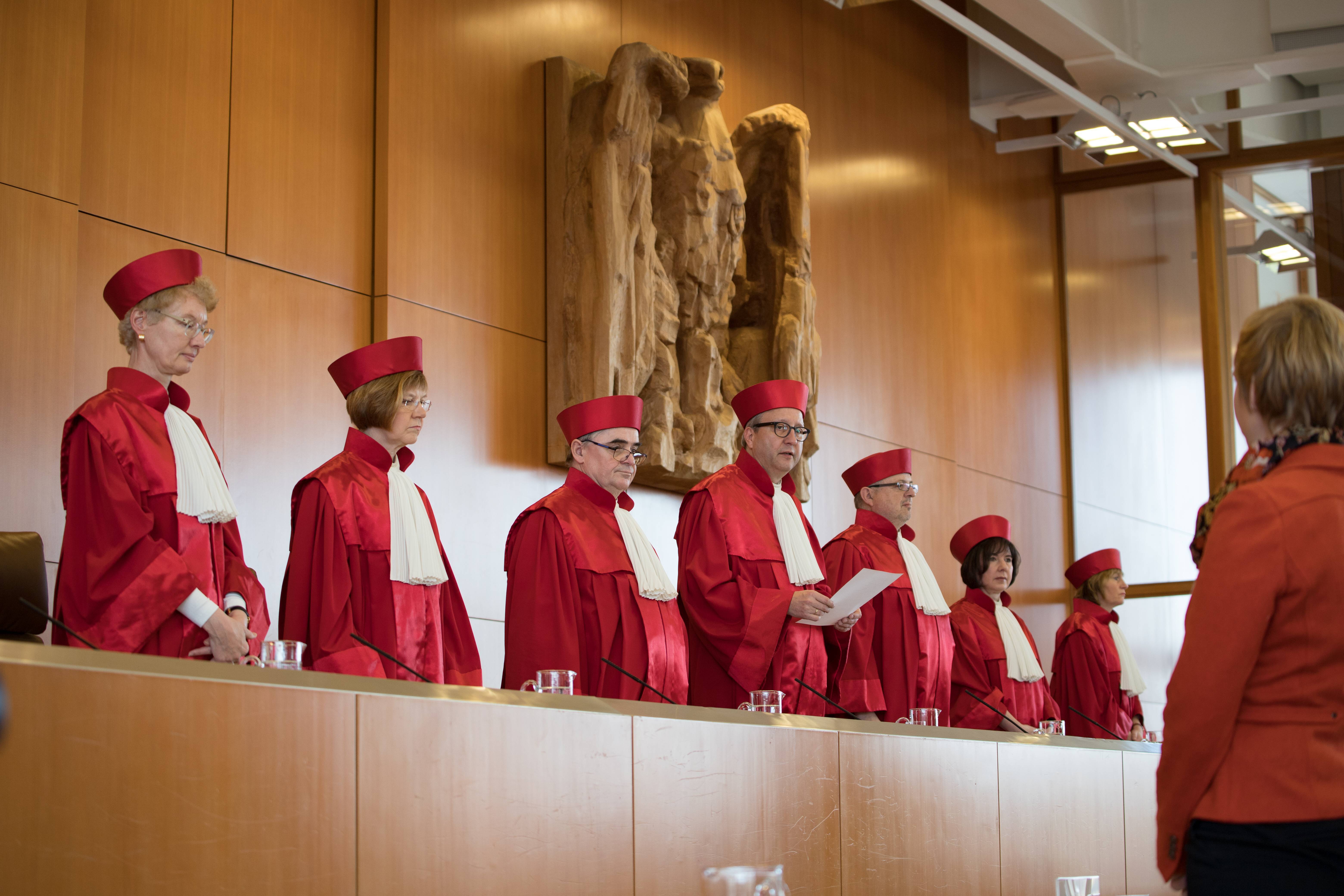 Mutter ermordet behinderten Sohn mit vergiftetem Pudding - Jetzt wurde das Urteil gesprochen!