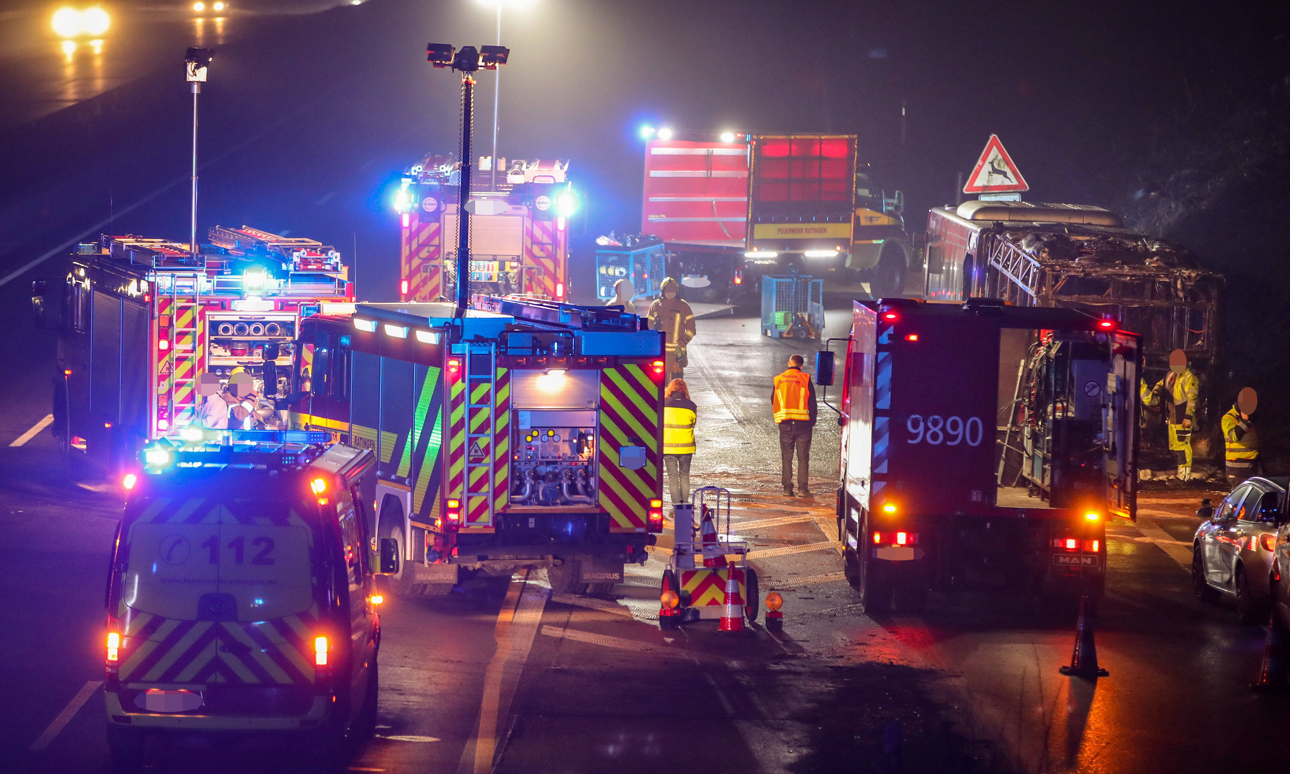 Grauenhafter Unfall fordert Todesopfer - Frau in Unfallfahrzeug verbrannt