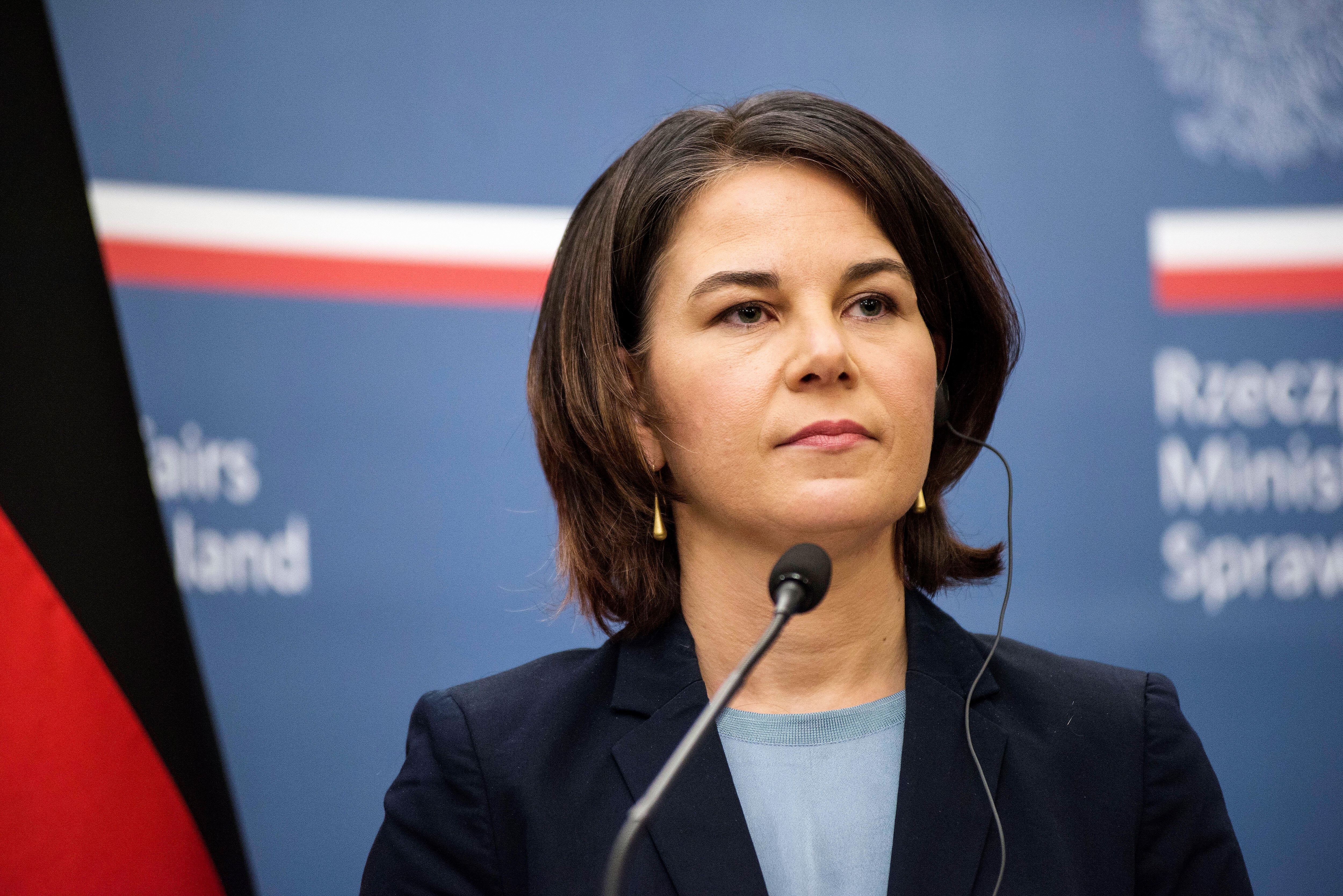 Baerbock bestellt russischen Botschaft ein Hacker-Angriff auf die SPD!
