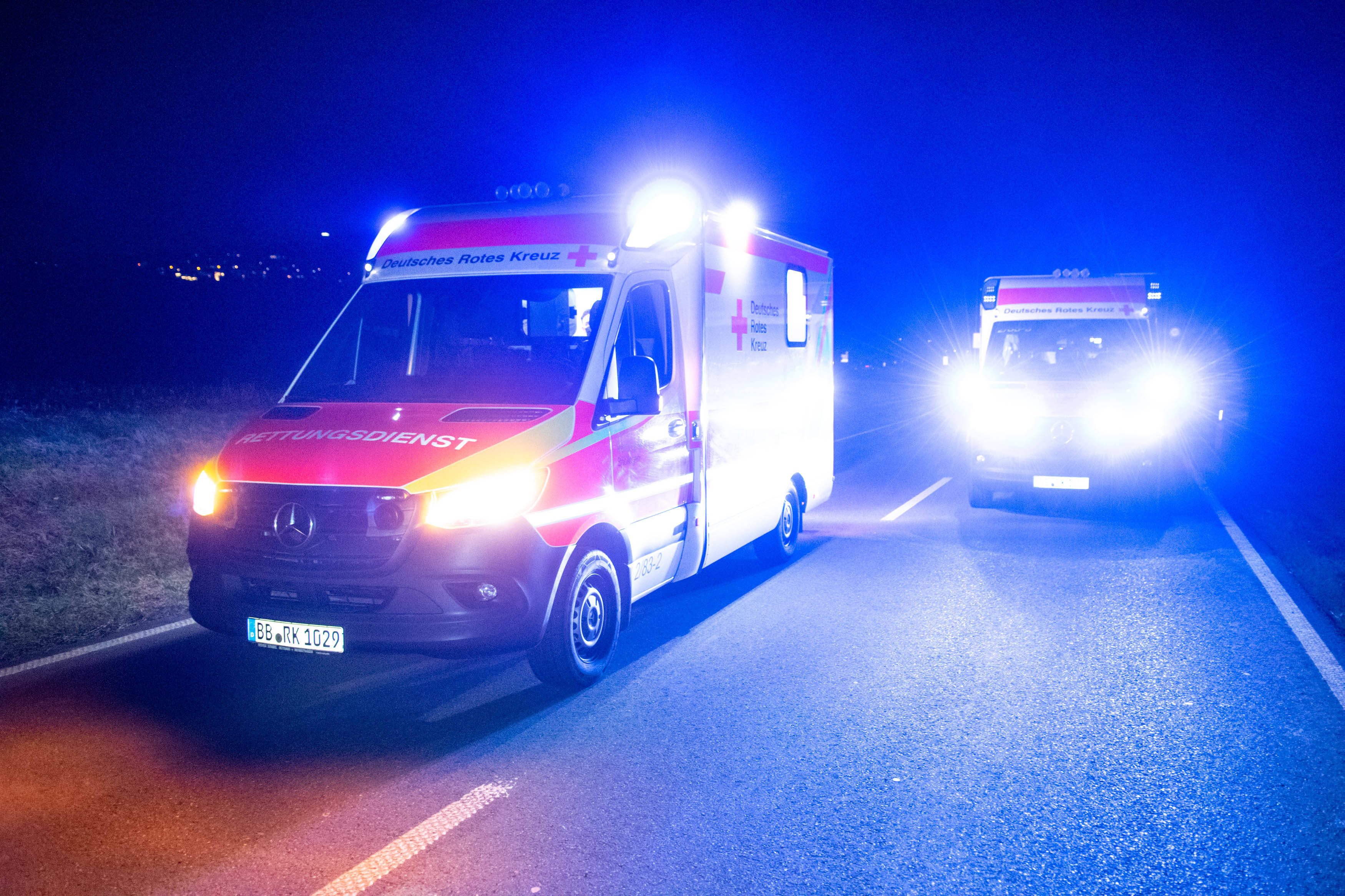 Haus explodiert! Todesopfer nach Explosion eines Hauses geborgen - Großeinsatz der Feuerwehr