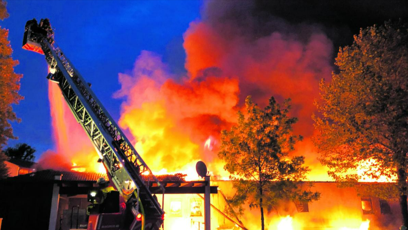 EILMELDUNG! Feuer in Asylbewerberheim - Mindestens 1 Todesopfer