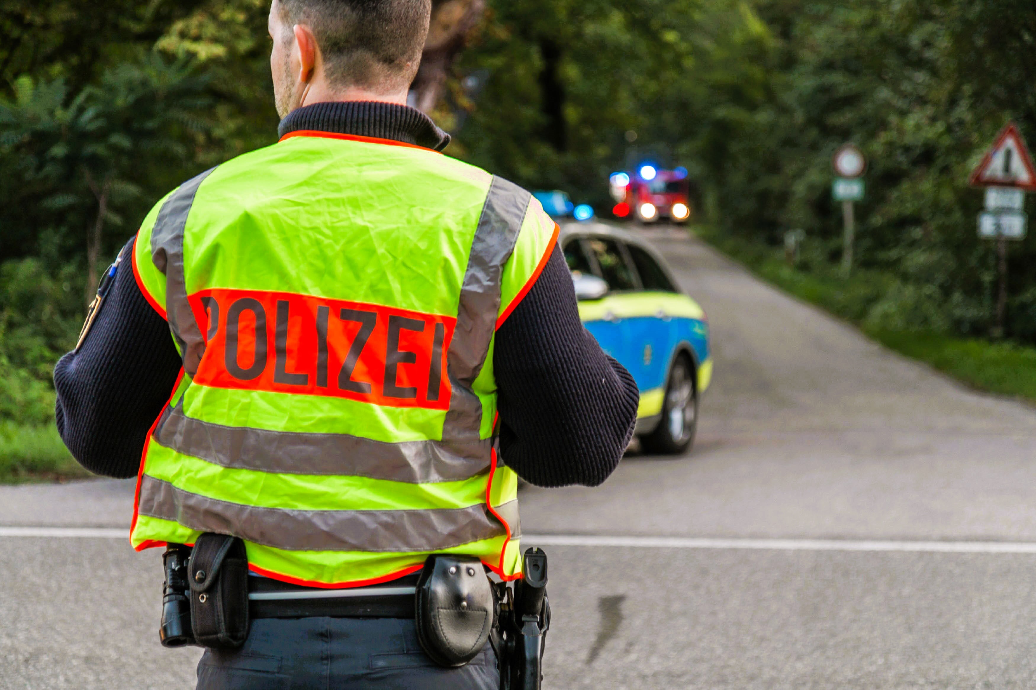 Leiche ohne Kopf in Duisburger Wohnung entdeckt - Polizei nimmt Tatverdächtigen fest