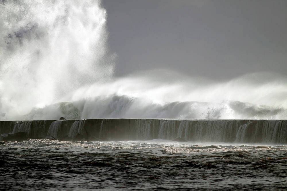 Massive Waves Claim Multiple Tourists in the Sea! Spanish Holiday Island Turns into a Nightmare